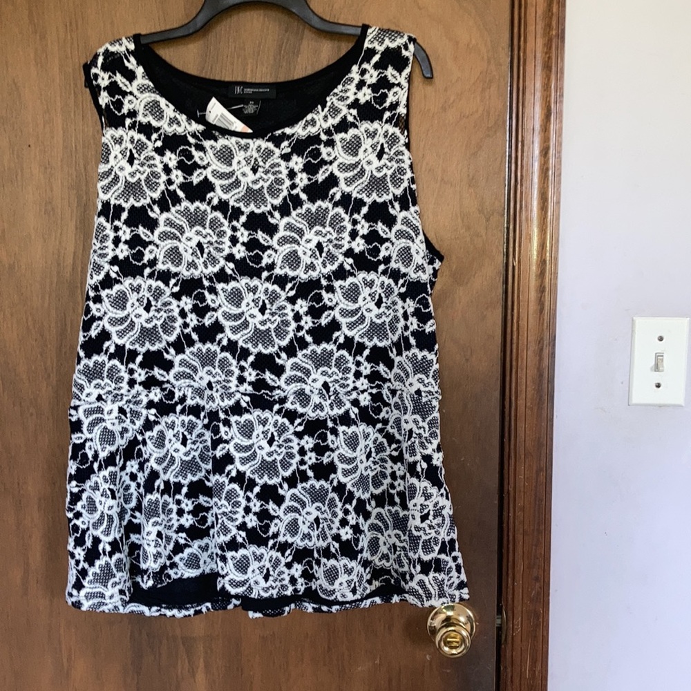Inc sleeveless top with floral embroidered design size 2X - Picture 16 of 17